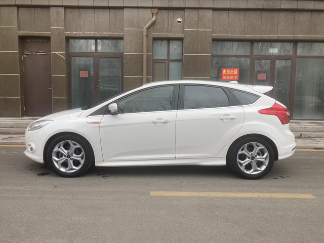 了却心中执念入手福克斯2.0MT一直喜欢手动福克斯，2014年买车时，想买个2