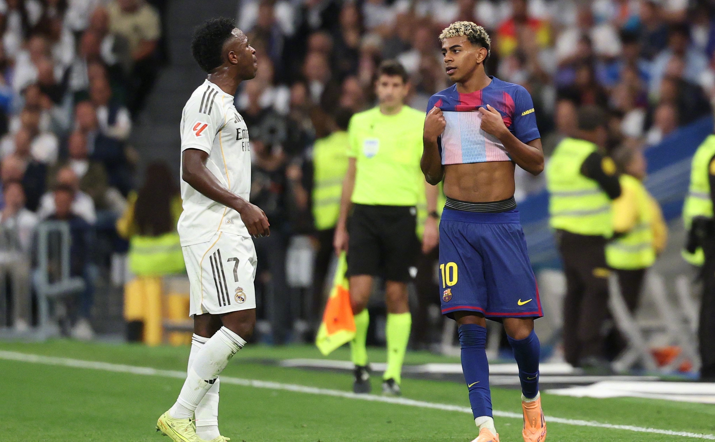 西甲国家德比，皇家马德里2-1巴塞罗那，时隔10年再度取得西甲主场9连胜。皇马最