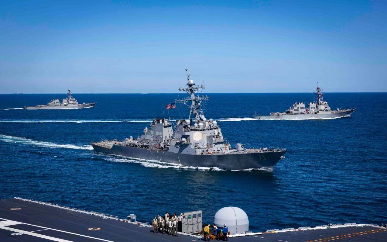 今晚10点，中东局势迎来致命转折！美国海军不再遮遮掩掩，直接出手封锁霍尔木兹海峡