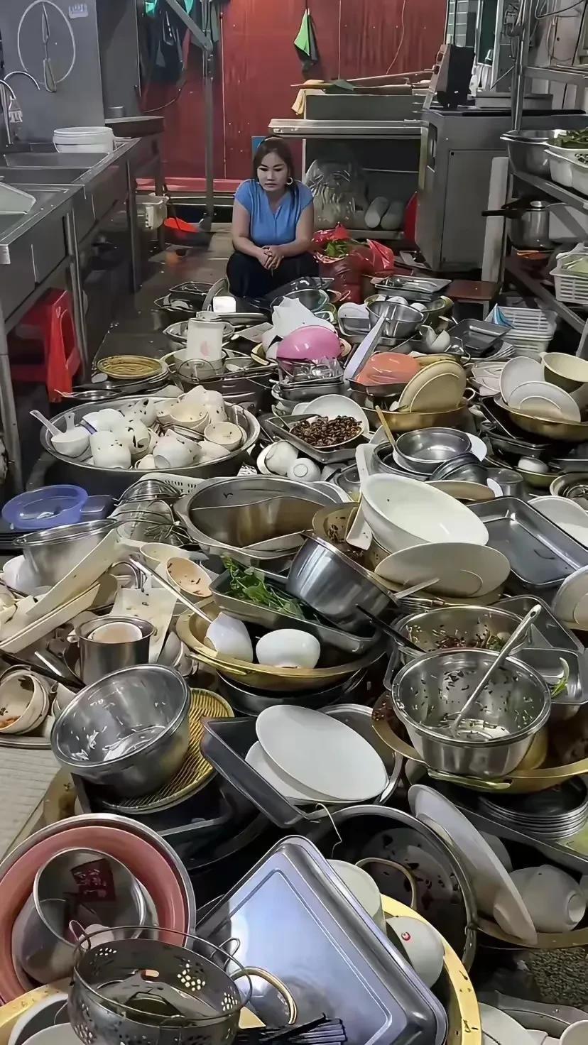 绝望的表情，这个工资没五千应该没人干吧