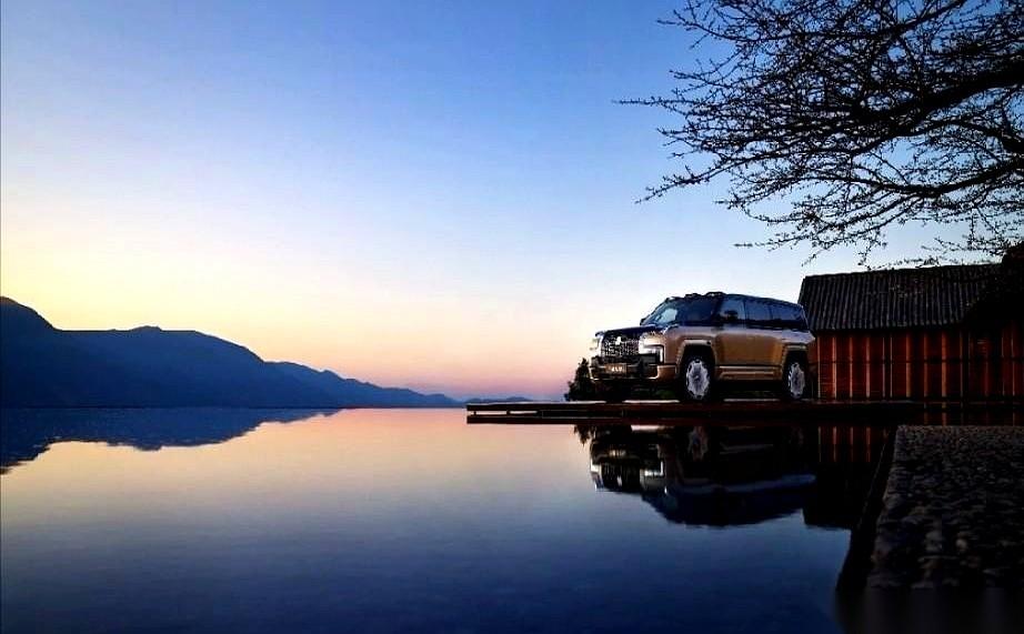 车库里空了。我身边好几个刚过五十岁的姐姐，最近都扎堆把车卖了。她们给我算了一