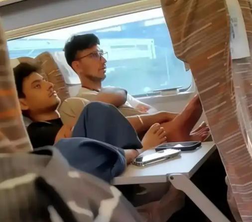 客观说，印度建高铁，如果文化不改，将来的“高铁”也就是现在的印度火车的一等舱，何