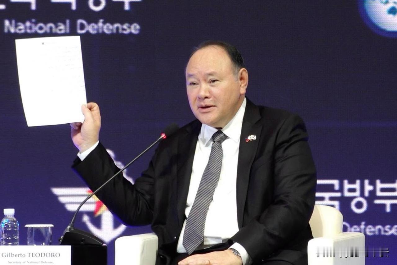 菲律宾防长自导自演在首尔今天举行的2026年防务对话上，轮到菲律宾防长吉尔