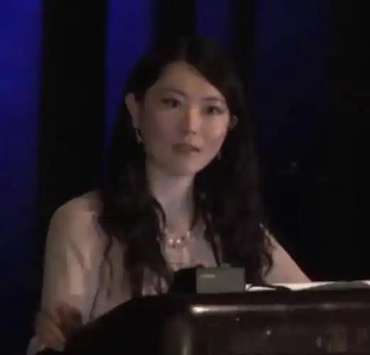 “我宁愿在美国住下水道，翻垃圾也不回中国！”当这样的话语出自昔日的高考满分得主何