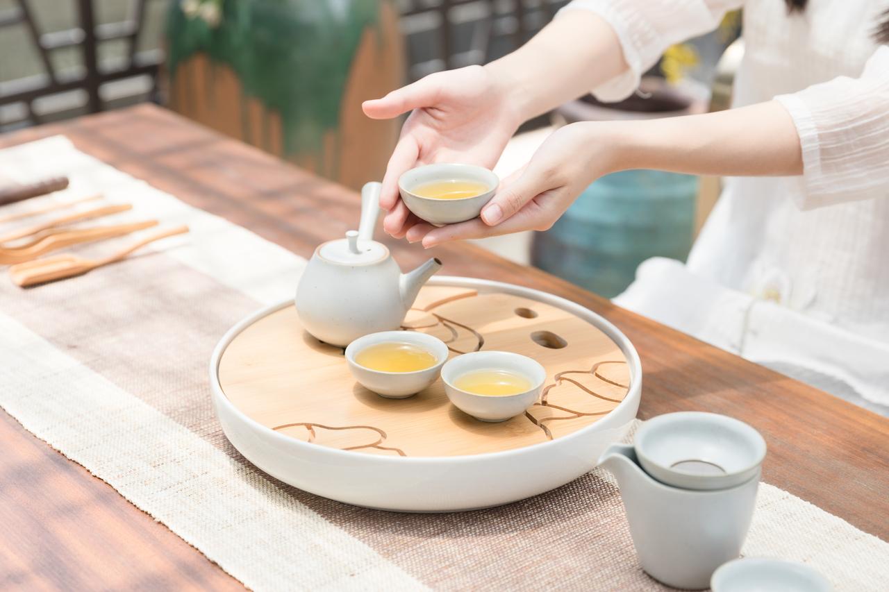肾友们千万不要再乱喝茶了，可能越喝肾越伤！很多肾友觉得喝茶养生，却不知道选不对
