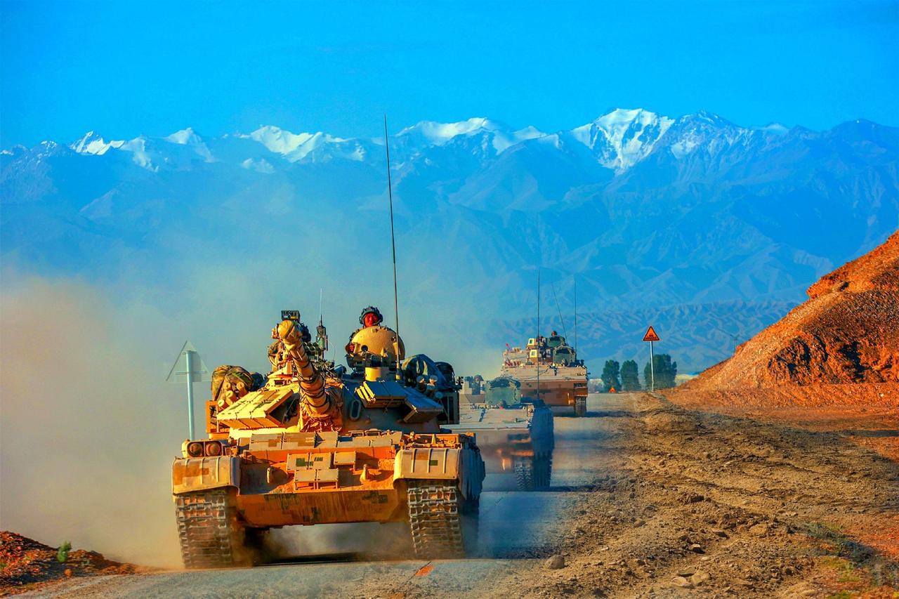 年底了，再不哭穷就来不及了！这是全军最后一支装备五对轮的部队，这是终极五对轮——