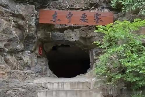 1943年，五千名无辜国人被强行塞进密闭闷罐火车，从华北土地一路押送东北。长途转