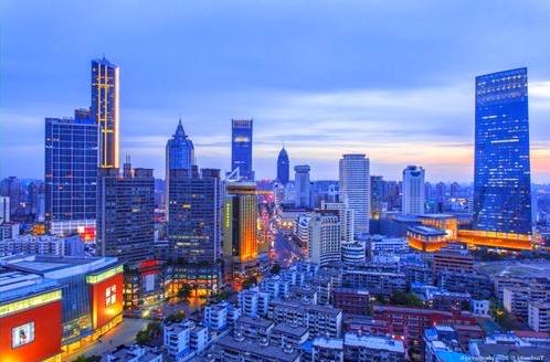 有个美国姑娘，来了一趟中国，回国后发了个帖子，说了一句话：美国人只有到了中国，才