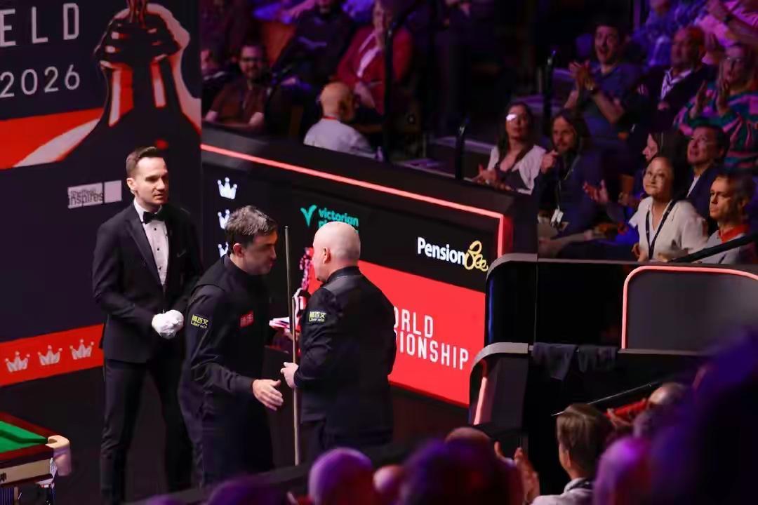 吴宜泽在世锦赛这样的长局制比赛中战胜塞尔比意义重大。今天的塞尔比状态很挣扎但非常