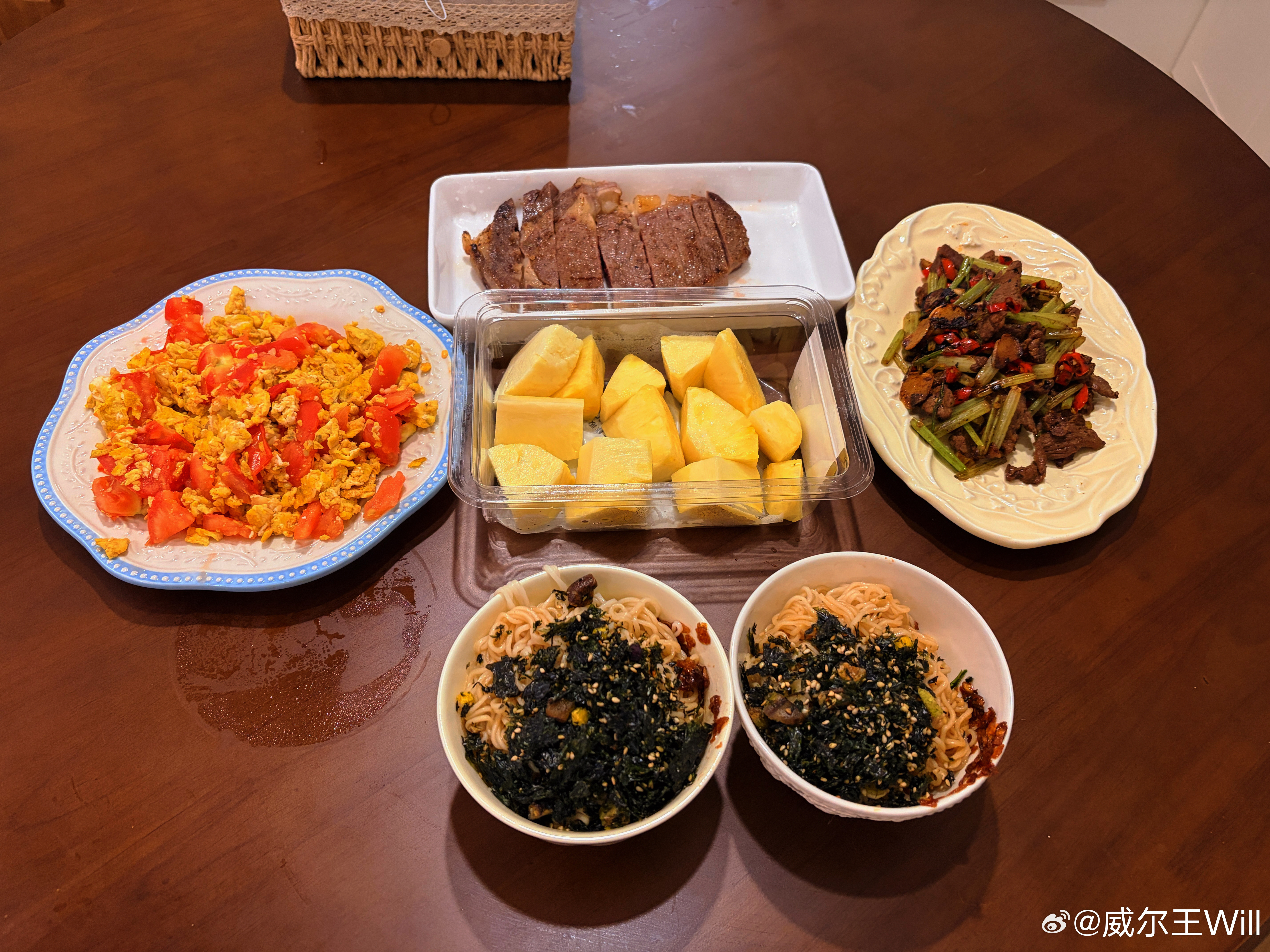 刚做完晚饭又下大雨了​​​