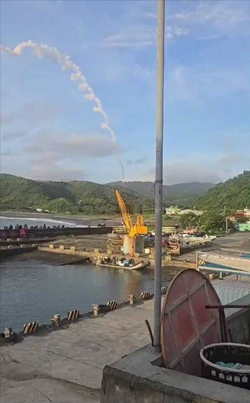 中国台湾试射运载火箭失败，直接砸自家人头上，可改装成中程导弹。8月19日，中