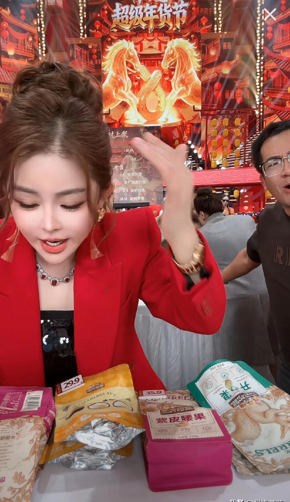 辛选雪大“发飙”的真相：那个在直播间里被骂哭的品牌方，下播后正跟主播举杯庆祝。