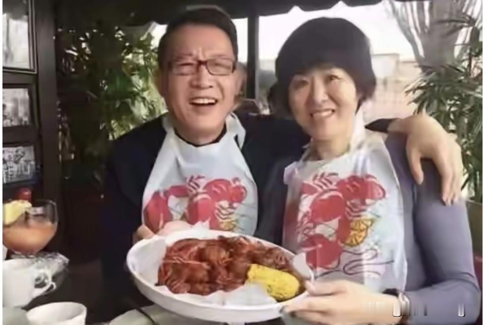 郎平打球时是女排王牌，拿下奥运冠军，退役当教练又带着女排拿奥运金牌，运动员、教练