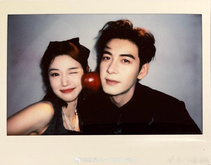 轧戏粉丝不语只是一味笑纳这剧预告我刷了八百遍！陈星旭卢昱晓的互动甜到齁，三重身份