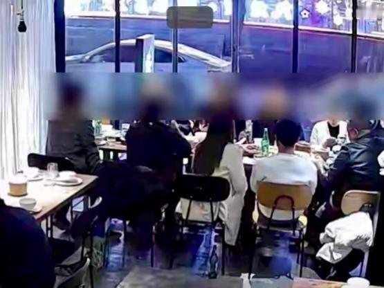 真是丢人现眼！10个人一起吃饭，没结账直接走了9个，就1个人留了下来，结果还拿不