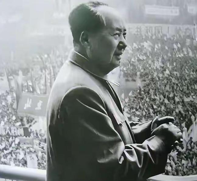 别再只夸毛主席伟大了，外国学者的评价，才真叫一针见血！很多人只知道毛主席带领我