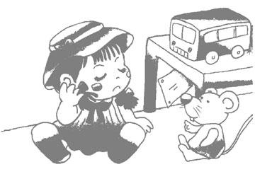 在幼儿园的玩具堆中, 有一个大头娃娃