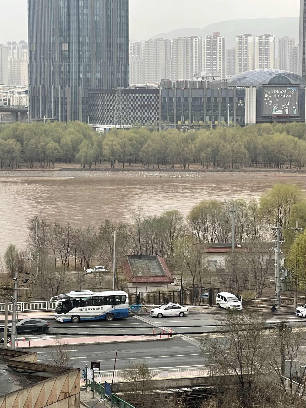 说明你已经老了的8个真实表现：1，睡眠变浅入睡难、醒得早，夜里容易醒，很少能