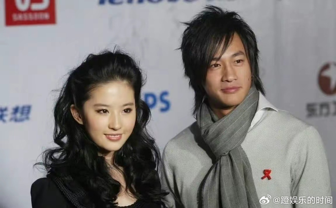 娱乐圈最经典的乌龙，何润东对着18岁的刘亦菲，狂赞黄圣依的演技。那是2005年的