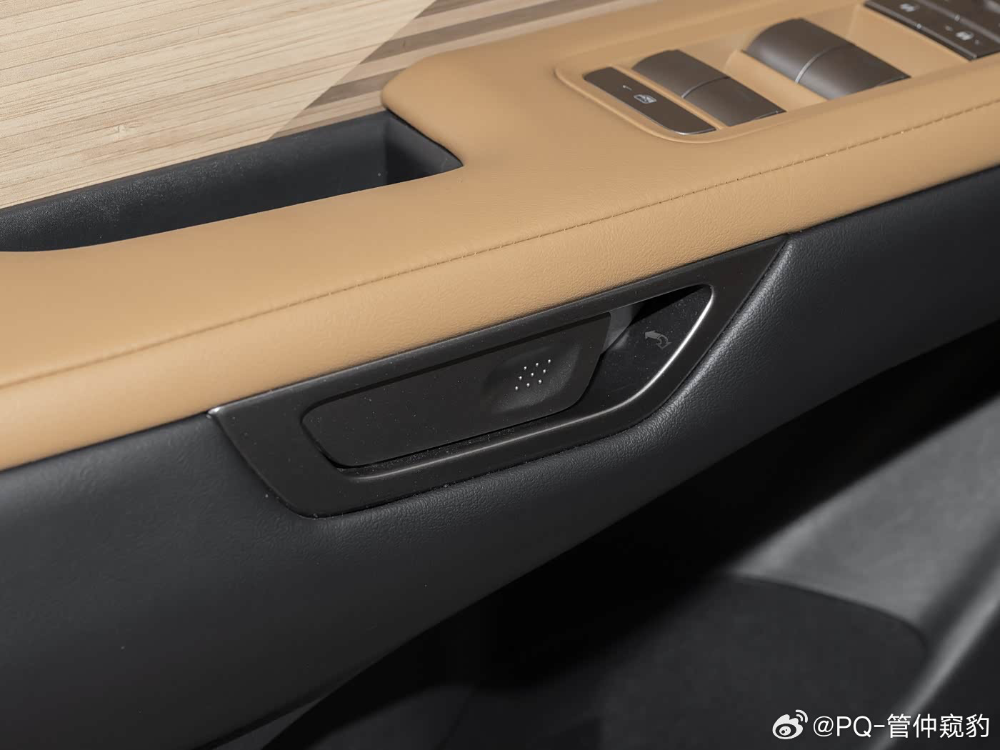 全新雷克萨斯es有一个可取之处【机械和电子门内开关集成在一起了】本来想去看新E