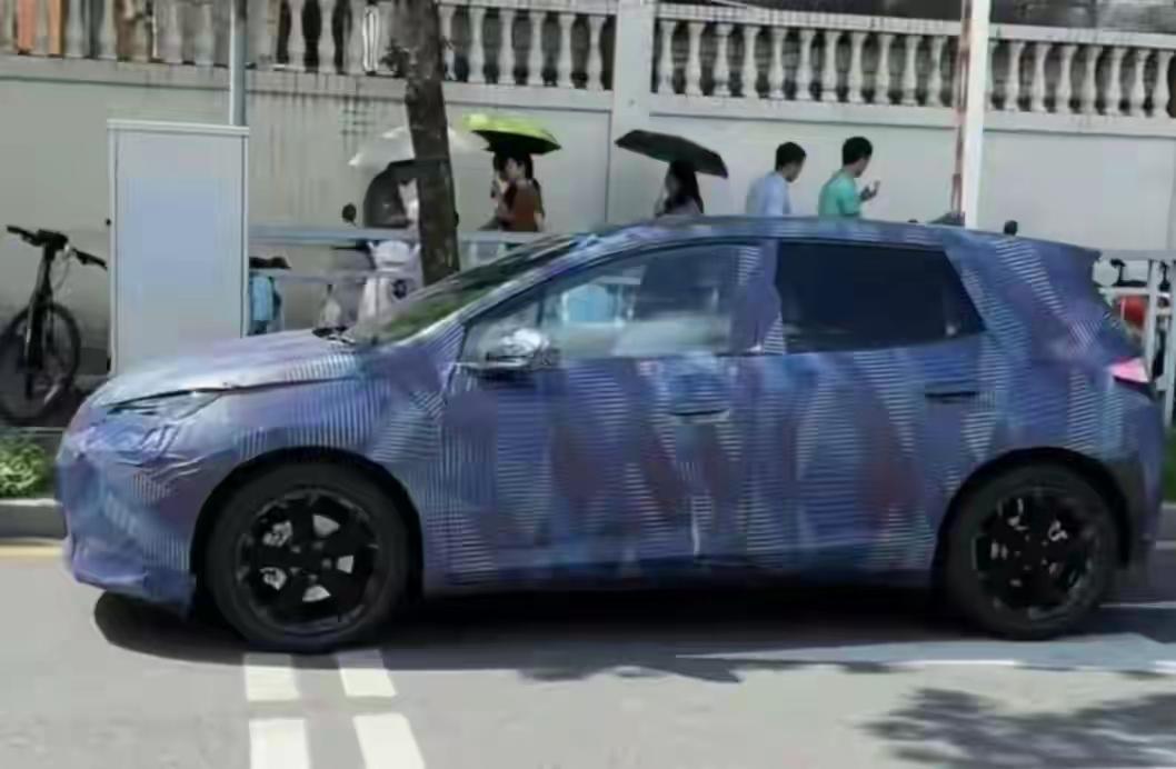 牛不牛！2021年，比亚迪海豚卖了2.96万辆2022年，比亚迪海豚卖了20