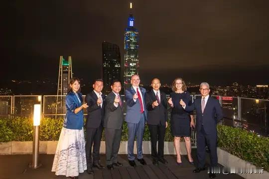 湾湾拍美国马屁实在是受不了了昨天，美国建国250周年湾湾多地（包括101