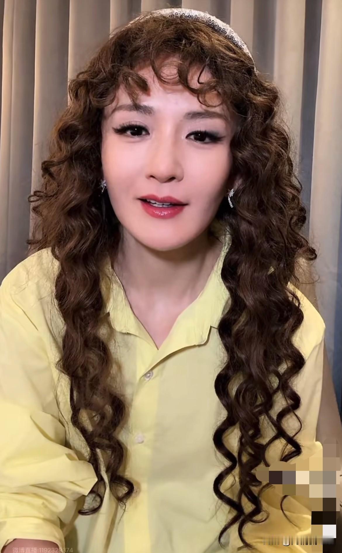 谢娜演唱会直接唱出瘾来了！她直言整场唱跳下来气息超稳，到收尾阶段都不怎么气喘。还