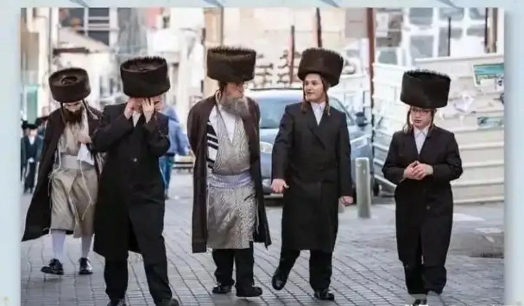 明朝当年因为宗室子弟大量繁衍，使财政不堪重负，这也是明朝灭亡的原因之一，如今以色