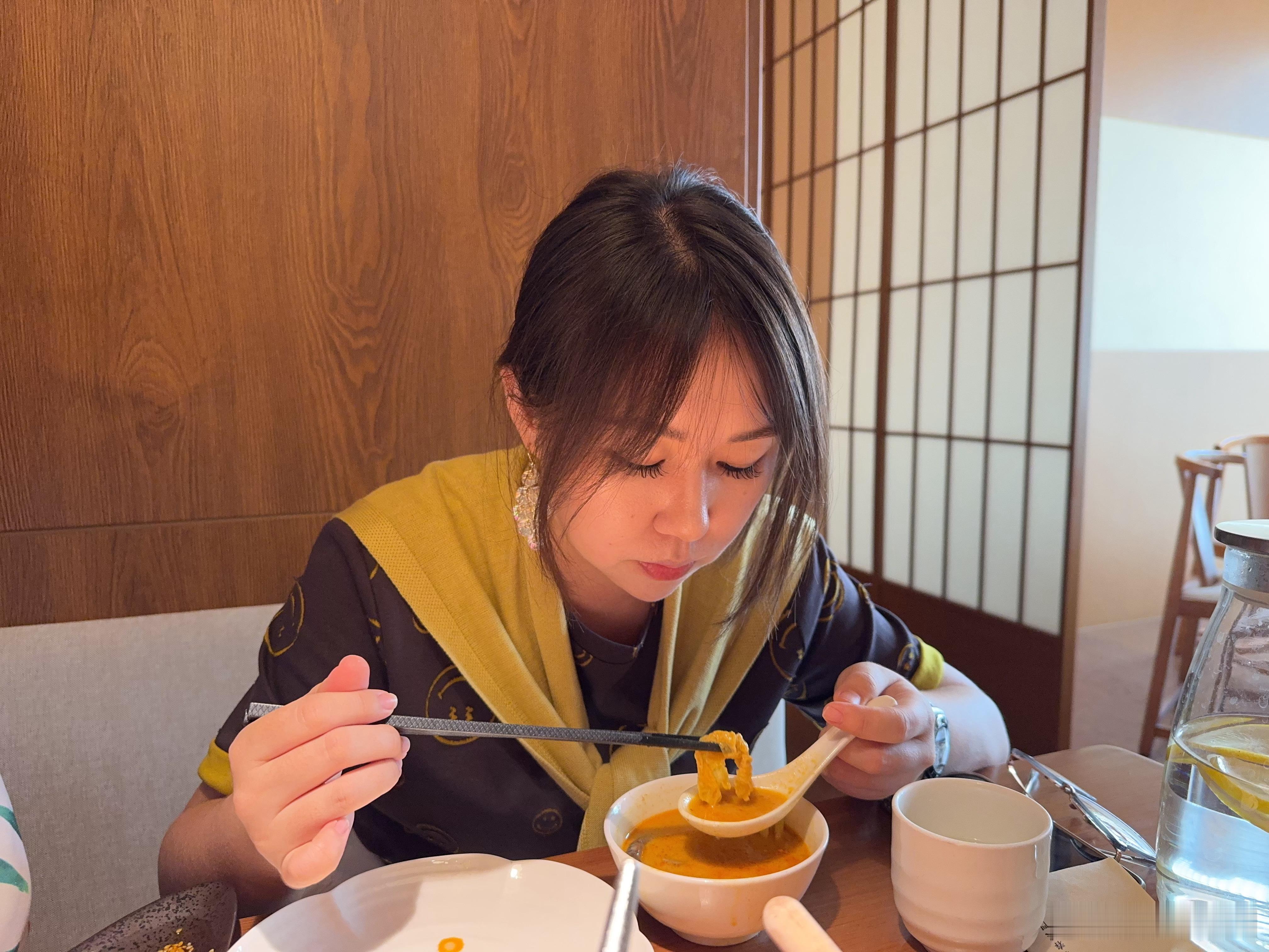 陪女明星出门吃饭今天是全素宴虽然食材全素，但味道非常丰富人均100多价格也合理餐