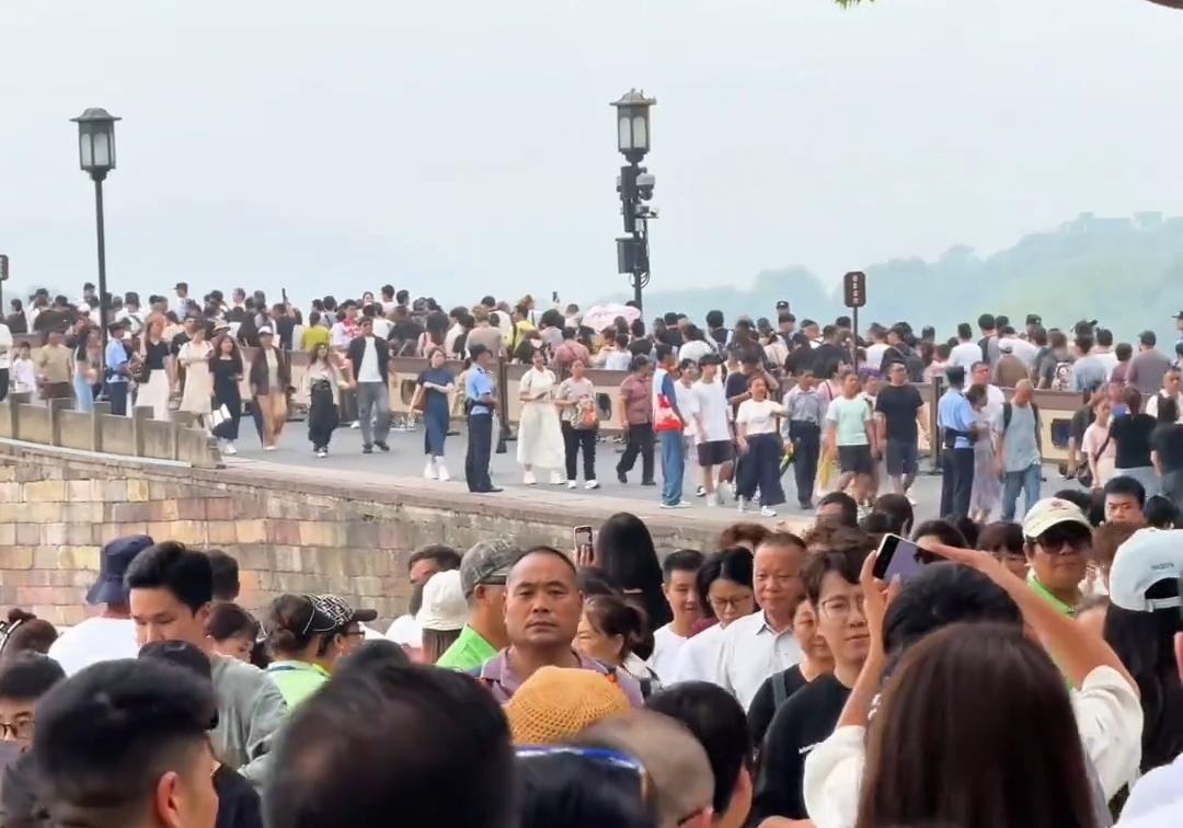 国内景区的旅游体验，为何越来越让游客觉得不值？旅游市场越热，这个话题反倒越有热