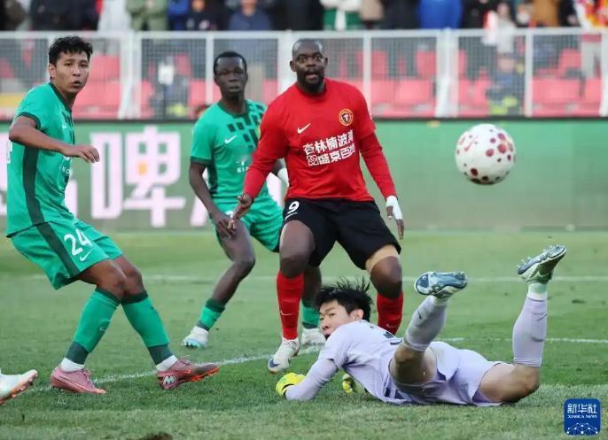 足协2026第二期裁判评议认定4例错漏判 4月7日晚，中国足协裁判委员会评议