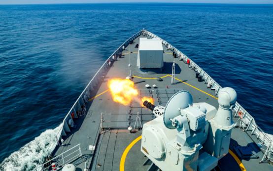 台南恒春外海发生激烈对峙，054A向美军MQ4C喊话：通报你的意图！ 中美舰