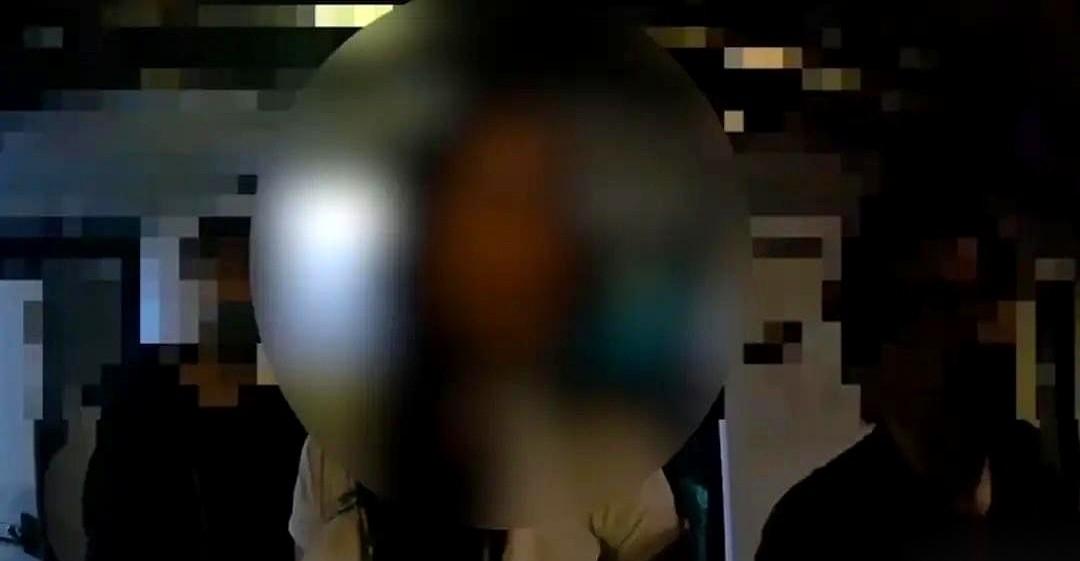 台北一个26岁的女主播，为了一万五千个粉丝，干了件大事。她办了个“粉丝感谢祭”