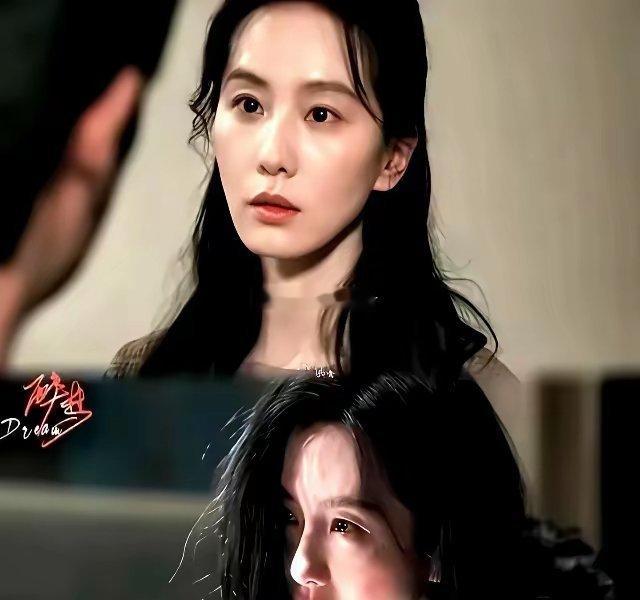 《惊蛰无声》一上映，刘诗诗的眼神，就被杨幂衬得底裤都不剩。杨幂在审讯室里，一个抬