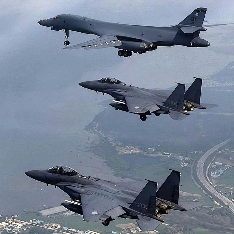 美军B-1B刚抵台岛就被锁死！解放军划下红线，后果自负不是空话美军3