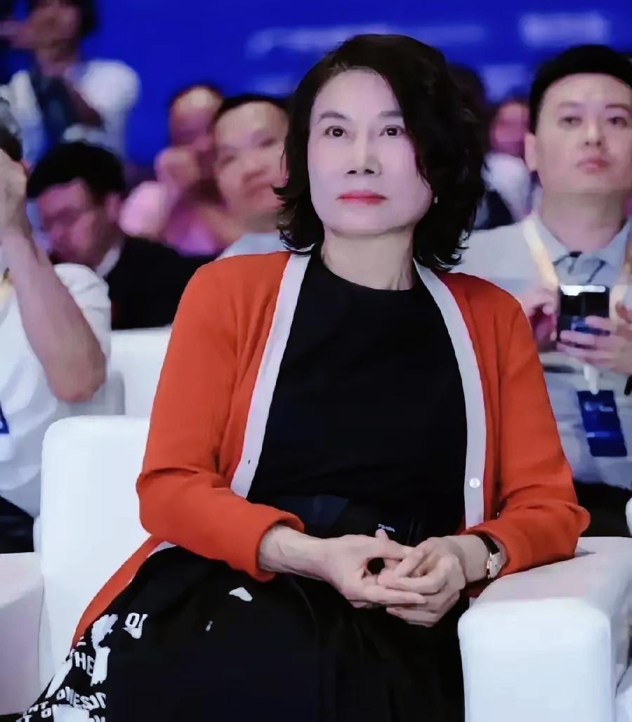 格力硬刚空调行业铜铝之争，机身箱印“全铜管”附采购报告二维码，董明珠在经销商