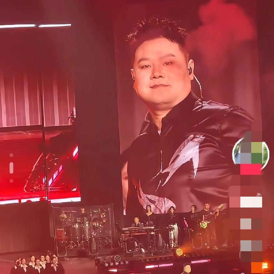 这泼天的富贵岳云鹏算是玩儿明白了不知大家发现没，就连岳云鹏都开演唱会了，你说