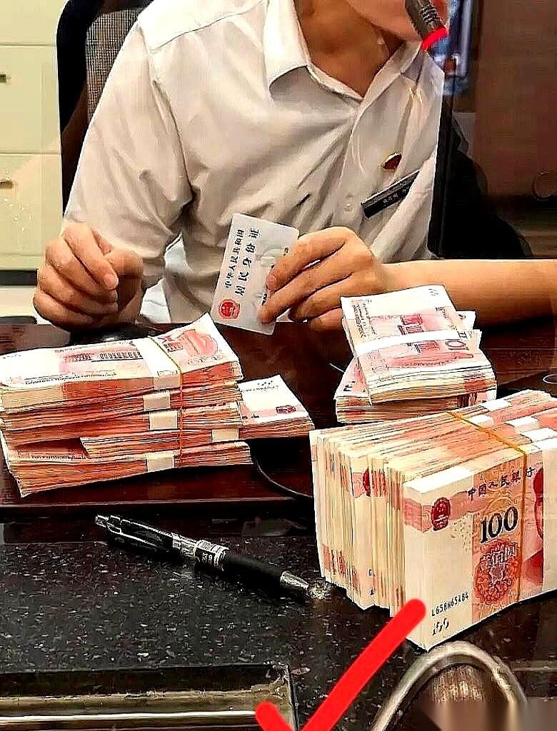 拿着二十万去银行，你要是只老老实实说一句“存个定期”，那柜员平静的眼皮底下，算盘