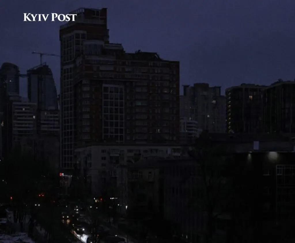 据英国《每日电讯报》报道，俄军对乌克兰纵深地区的猛烈攻击已耗尽了乌克兰的防空导弹