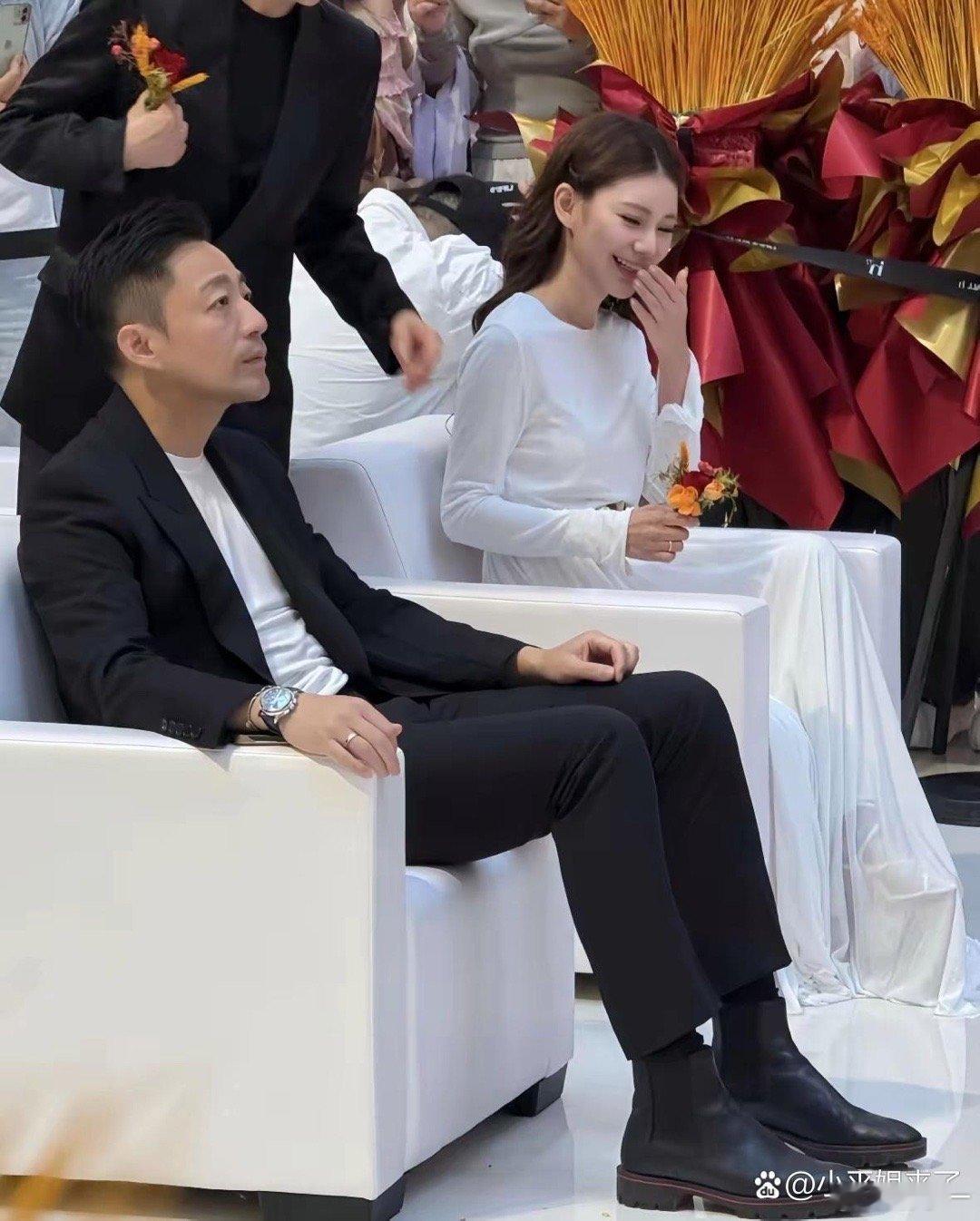 我问主任“您觉得他俩，能长长久久吗？”领导就是通透，一下子就能说到点子上！主任沉