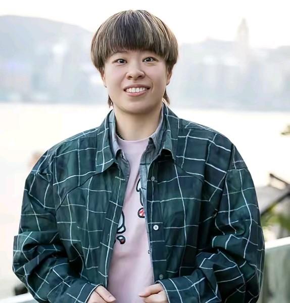 王艺迪昨晚的这个亚军含金量很高，她守住了自己的半区，战胜了两名日本选手之后和师姐