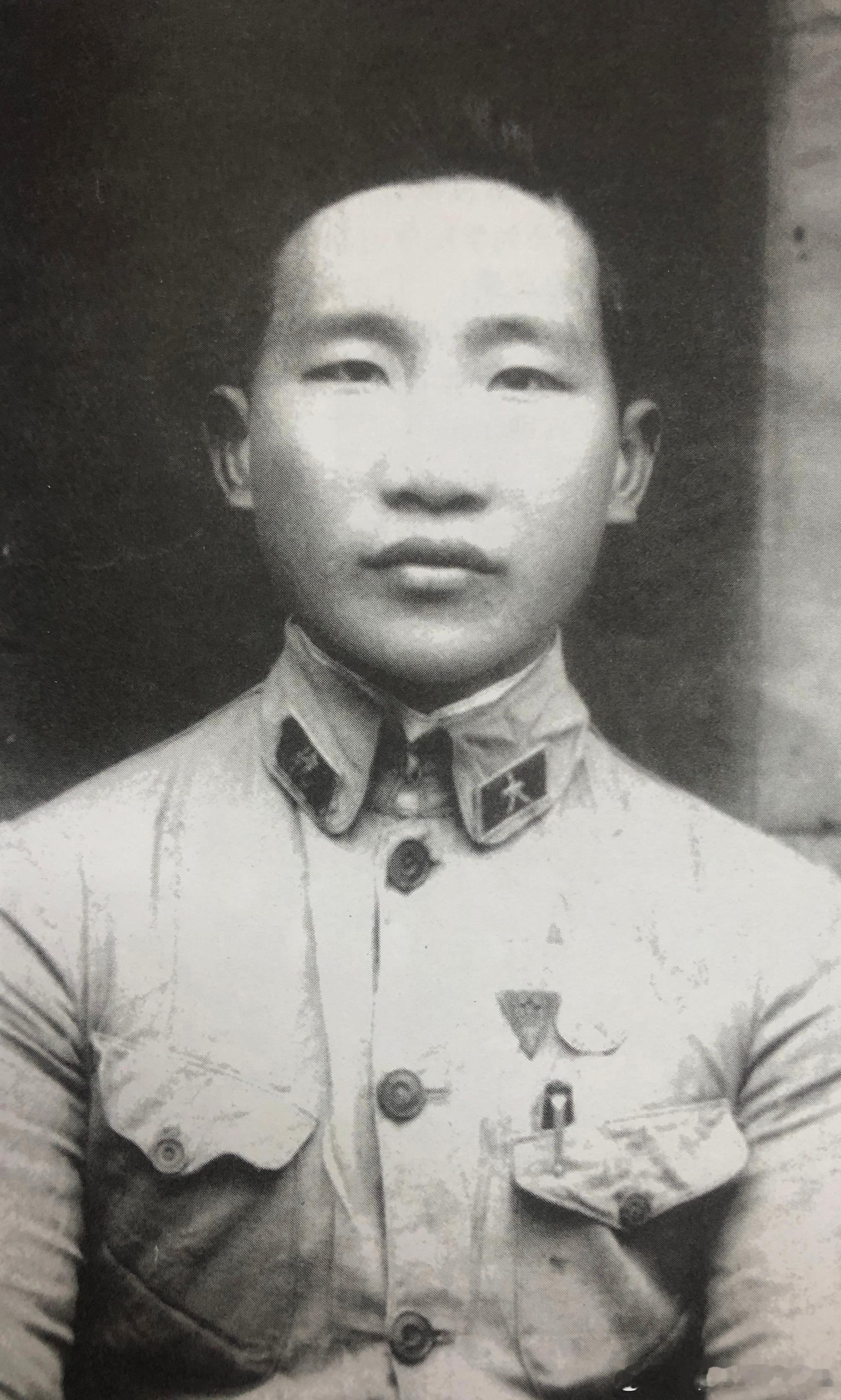 1937年秋段苏权在延安抗大。他先当学员，后任政治教员历史影像