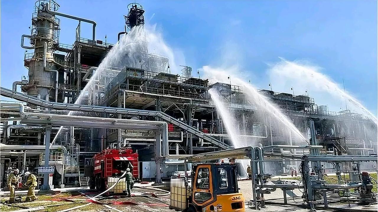 俄媒报道，当地时间21日，利佩茨克州州长阿尔塔莫诺夫通报，由于乌军发动的袭击，该