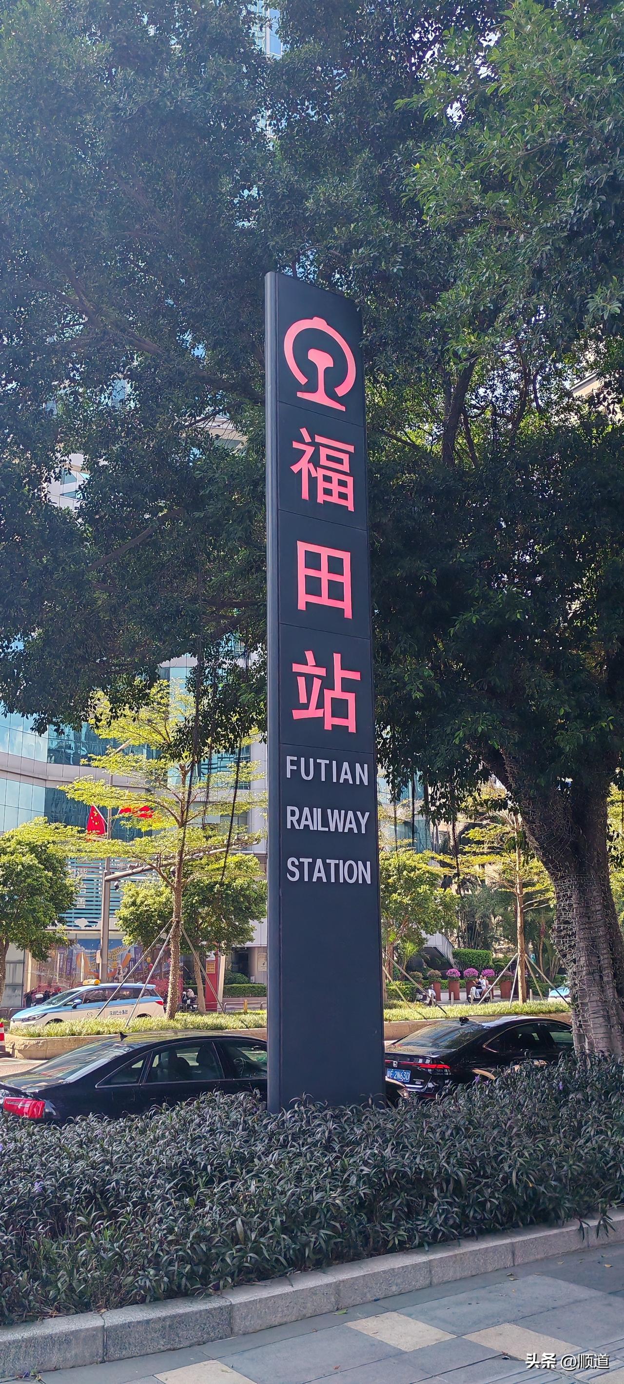 刷到一婆婆问广大网友，儿媳生孩子难产去世了，孩子由她们抚养。但是儿媳的10万彩