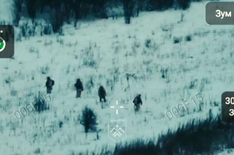 图文：乌军发布消灭在哈尔科夫北部雪地前进的俄军士兵视频毙敌约70人乌克