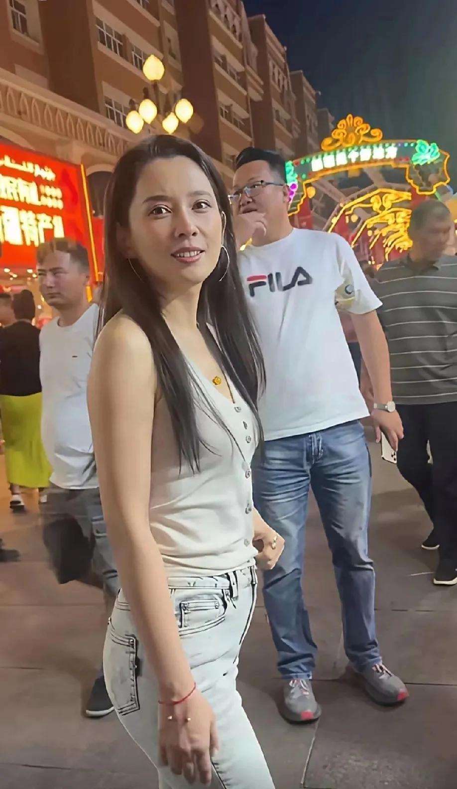 偶遇森林北，这颜值和滤镜差距也太大了…一直很好奇，能让汪峰痴迷的森林北，到