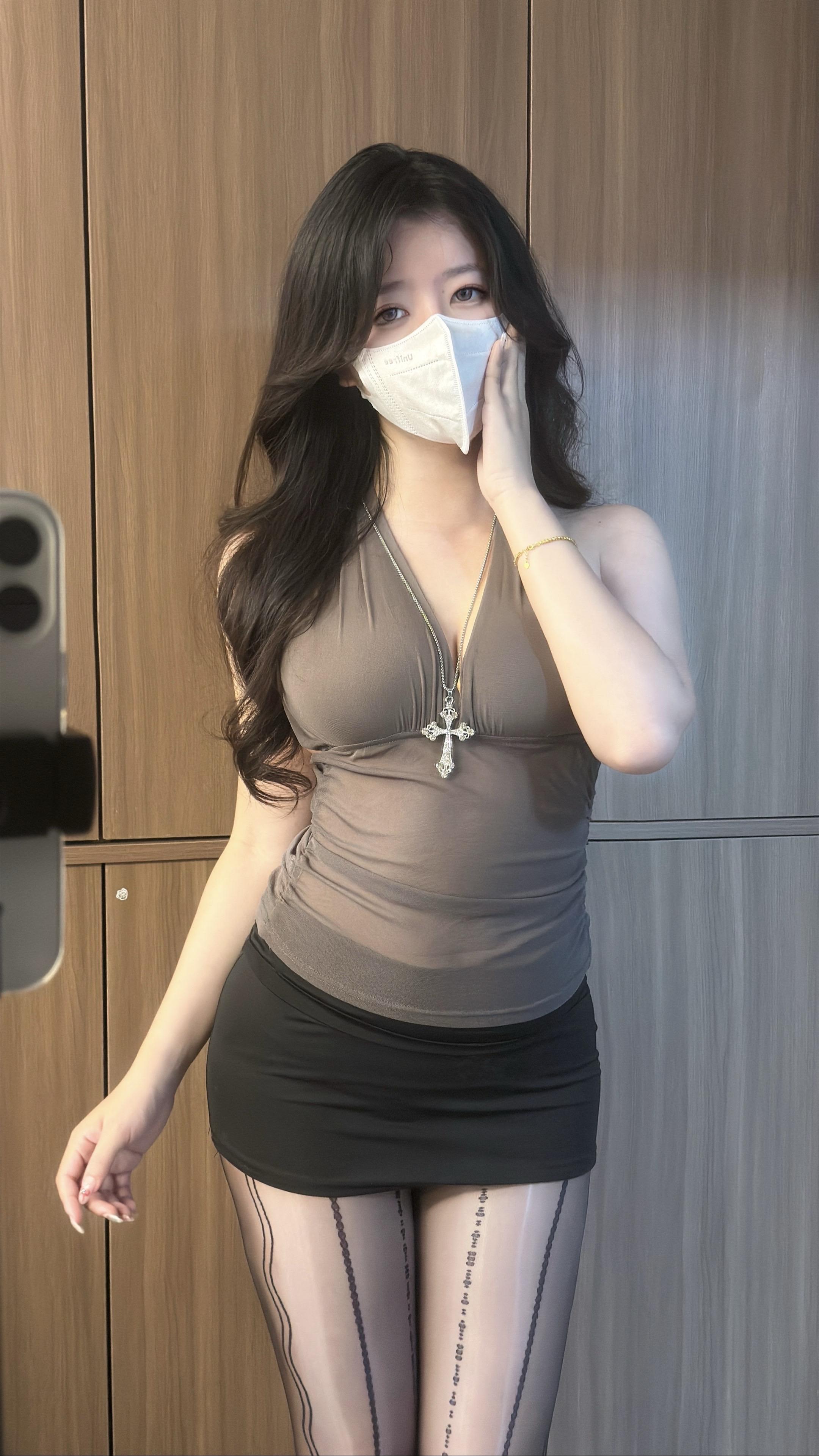 她们都很迷人 我不一样 我不理人