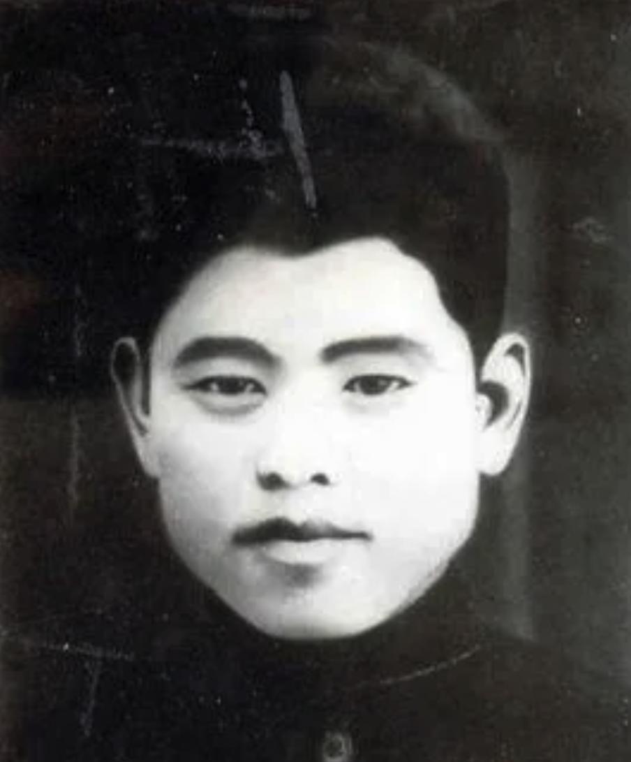 1943年，韩增丰重伤倒地，却在日军前来验尸时，突然起身，拼尽最后力气，拉响手榴