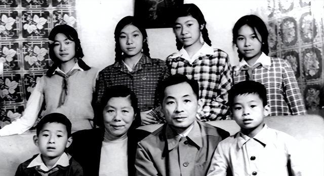 1970年，开国上将，叶飞的女儿叶葳葳从北大毕业了，一纸调令将她分配到青海省德