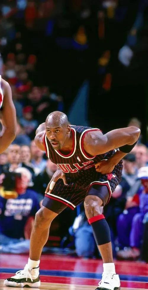 理性看待乔丹的传奇迈克尔·乔丹的伟大无需多言，但幻想他在如今的NBA场均45分